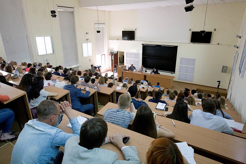 Состоялась лекция известного российского экономиста М.Л. Хазина, приглашенного деканатом МЭиП